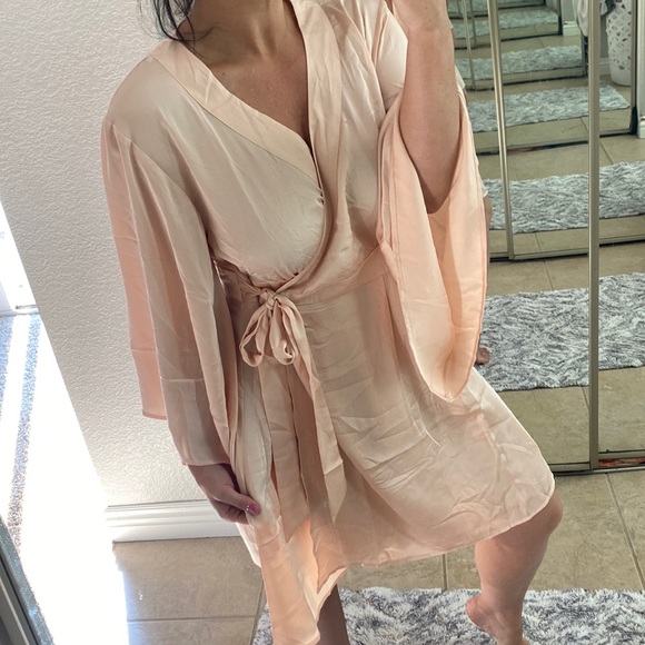 Laundry By Shelli Segal Other - LAUNDRY BY SHEELI SEGAL wrap robe